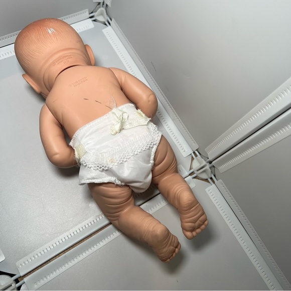 2002 Cititoy Realistic NewBorn Baby Doll Belly Button Light Blue Eyes Nude 10” - Picture 4 of 6